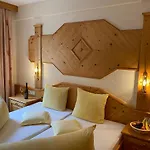 Jagerhof Hotel 3*